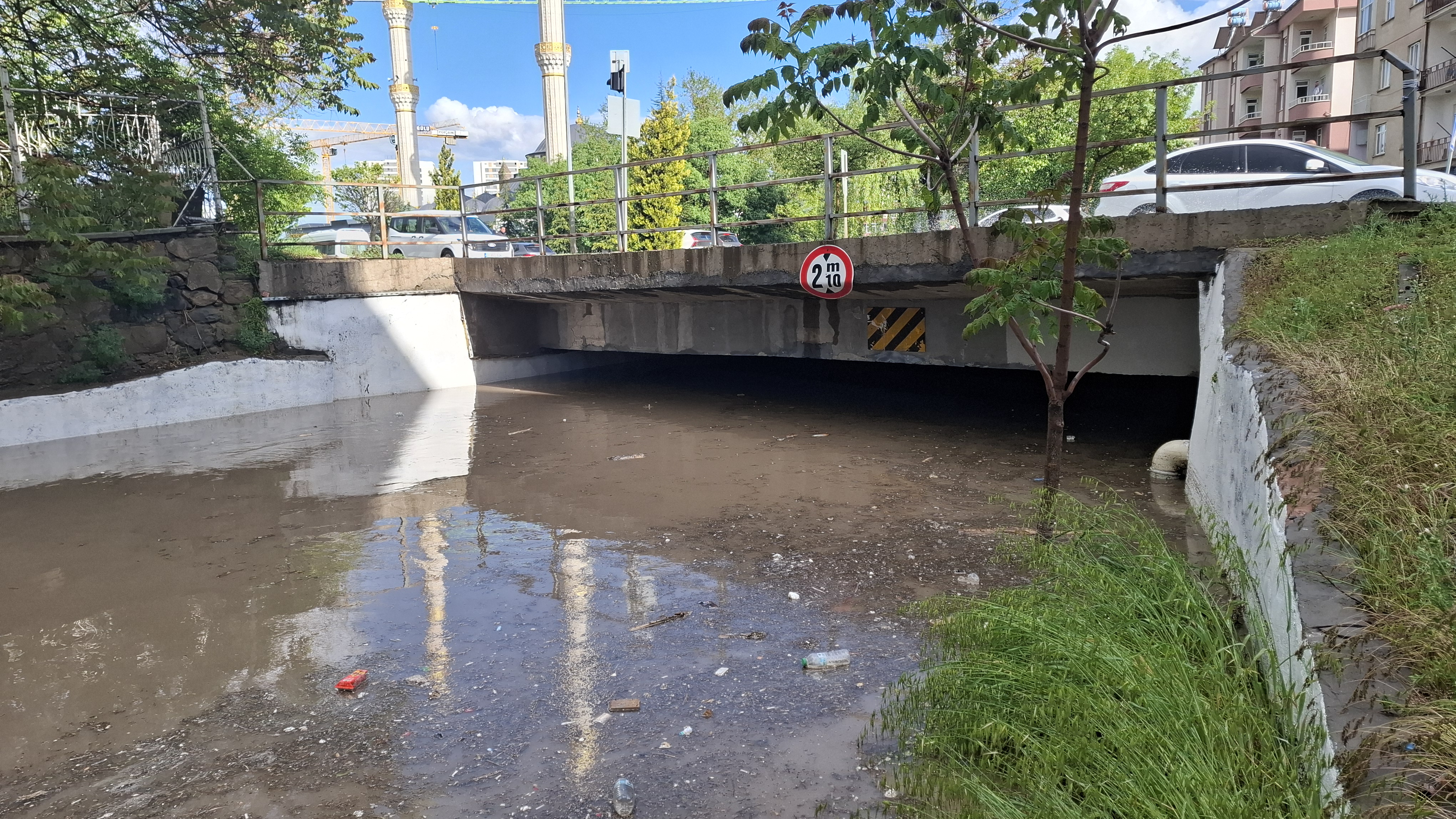 Elazığ'da Kronik Altyapı Krizi: Sağanak Yağış Bayramı Çileye Dönüştürdü!