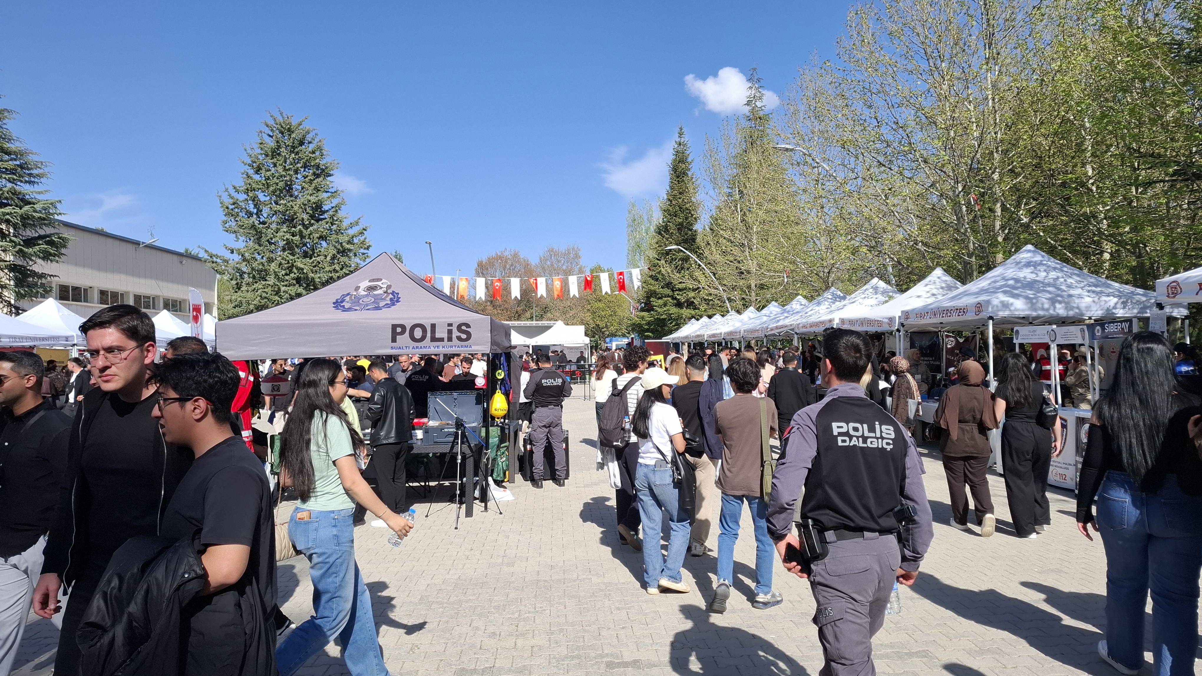 Fırat Üniversitesi’nde Festival Coşkusu: 80 Öğrenci Kulübü Veteriner Fakültesi Önünde Buluştu!
