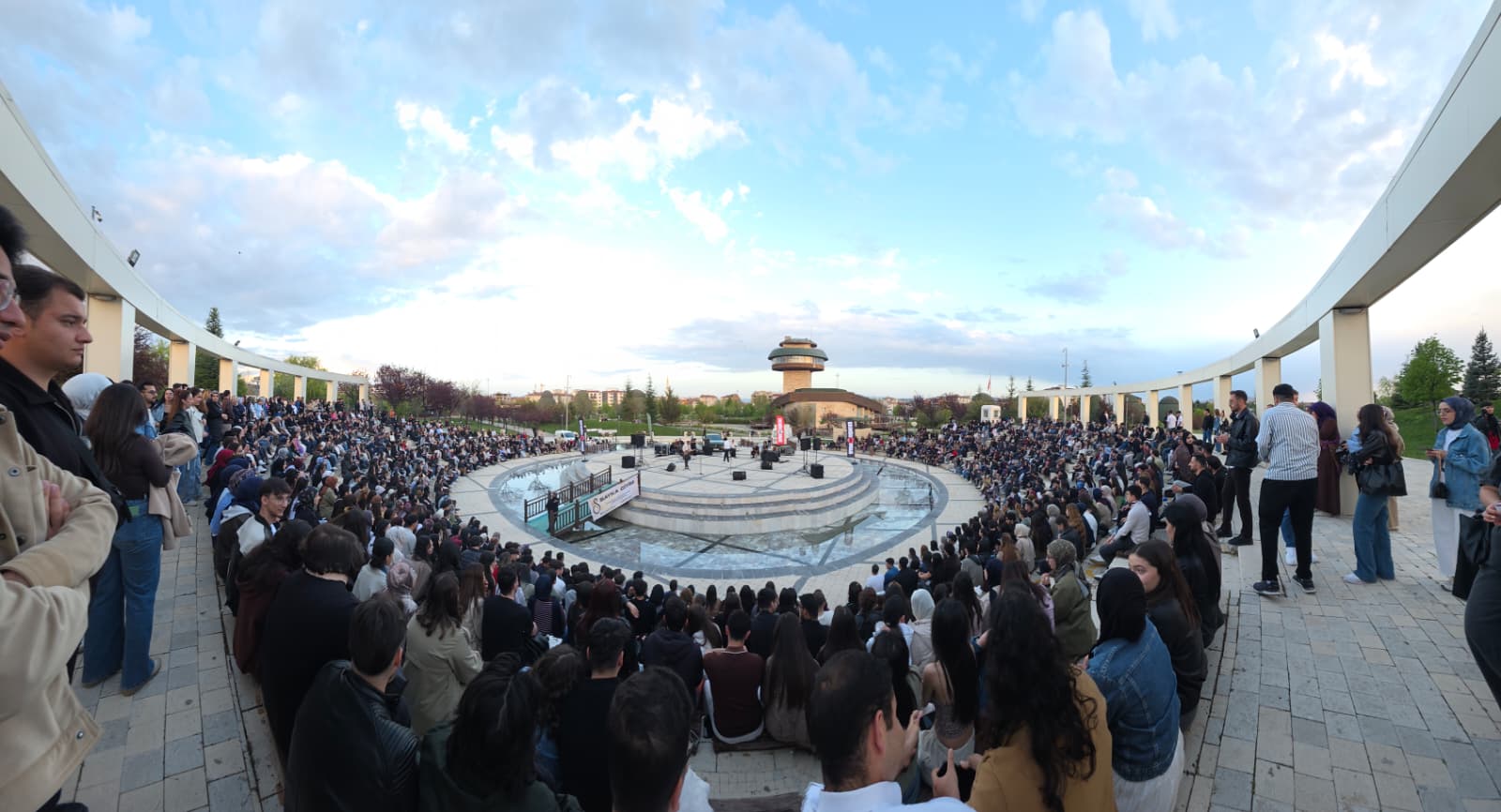 Elazığ’da Rock Rüzgarı: Nefres, Kültürpark Amfi Tiyatro’yu Salladı!